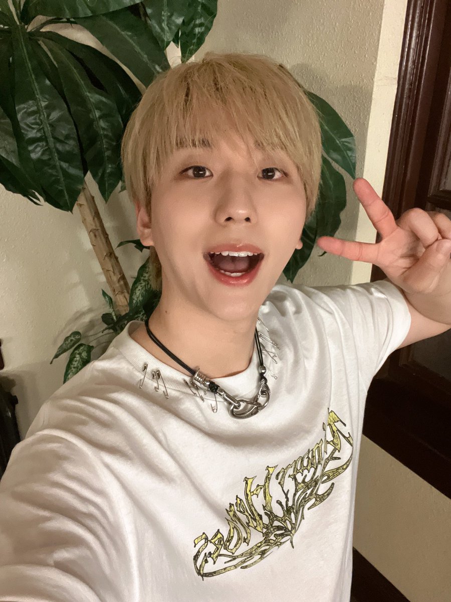 💌 10.08AM PDT

Yesterday’s pictures ㅎㅎ