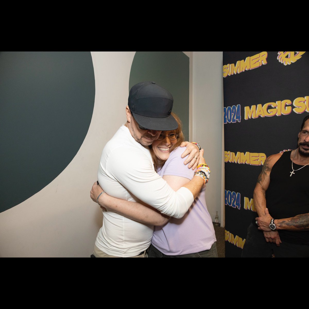 MichelleMacumbe's tweet photo. @NKOTB @DonnieWahlberg #HappyBirthdayDonnie 🎉🥳🧡🤗. #Love #LoveableLeo #TeamLeo #BHLove #WahlFamily #Thankful4Donnie #DonnieWahlberg #LeoSeason #Thankful #NKOTB #SentimentalSunday #NKOTBForever #Thankful4NKOTB #NKOTBCruise #SpreadLoveAndLoveWillSpread #NKOTBMemories
#MagicSummerTour #MagicHeart https://t.co/hG7vNsiBEl