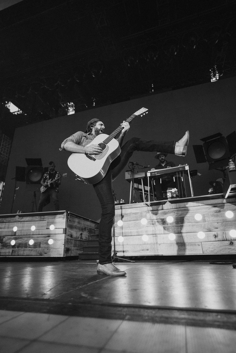 Thomas Rhett (@thomasrhett) on Twitter photo CLEVELAND CLEVELAND
