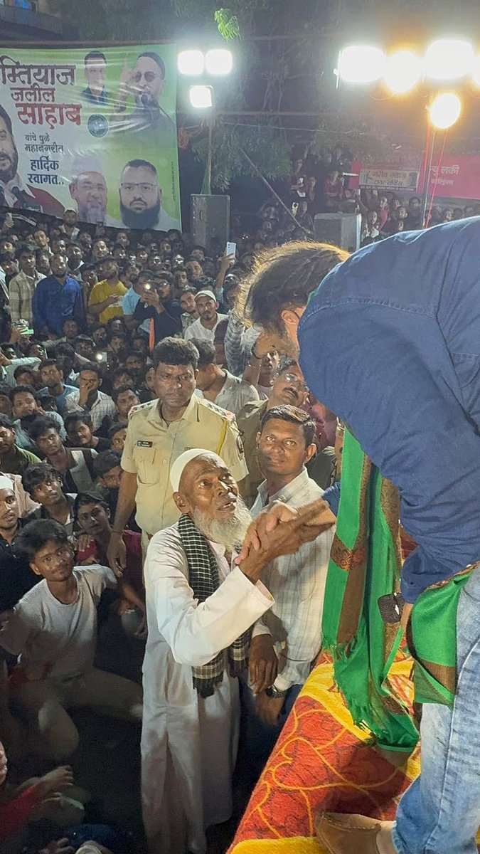 Addressed a massive public meeting in Dhule today. People here have always stood with <a href="/aimim_national/">AIMIM</a> and <a href="/asadowaisi/">Asaduddin Owaisi</a>