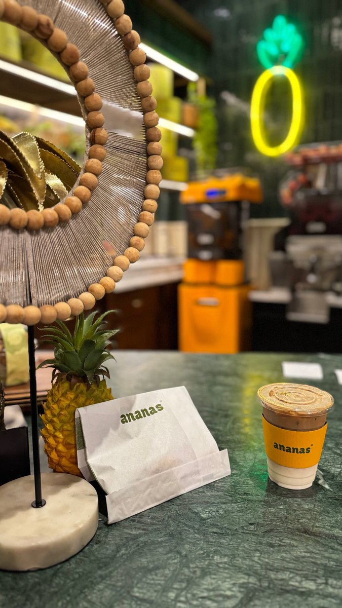 2lorm's tweet image. أسلم يا أحلى وأغلى الناس وأجملها
سولف يا صوتٍ يموتني ويحييني 

عطني علومك وطوّلها وفصّلها
وترحبّ أذني وقلبي وايدي وعيني