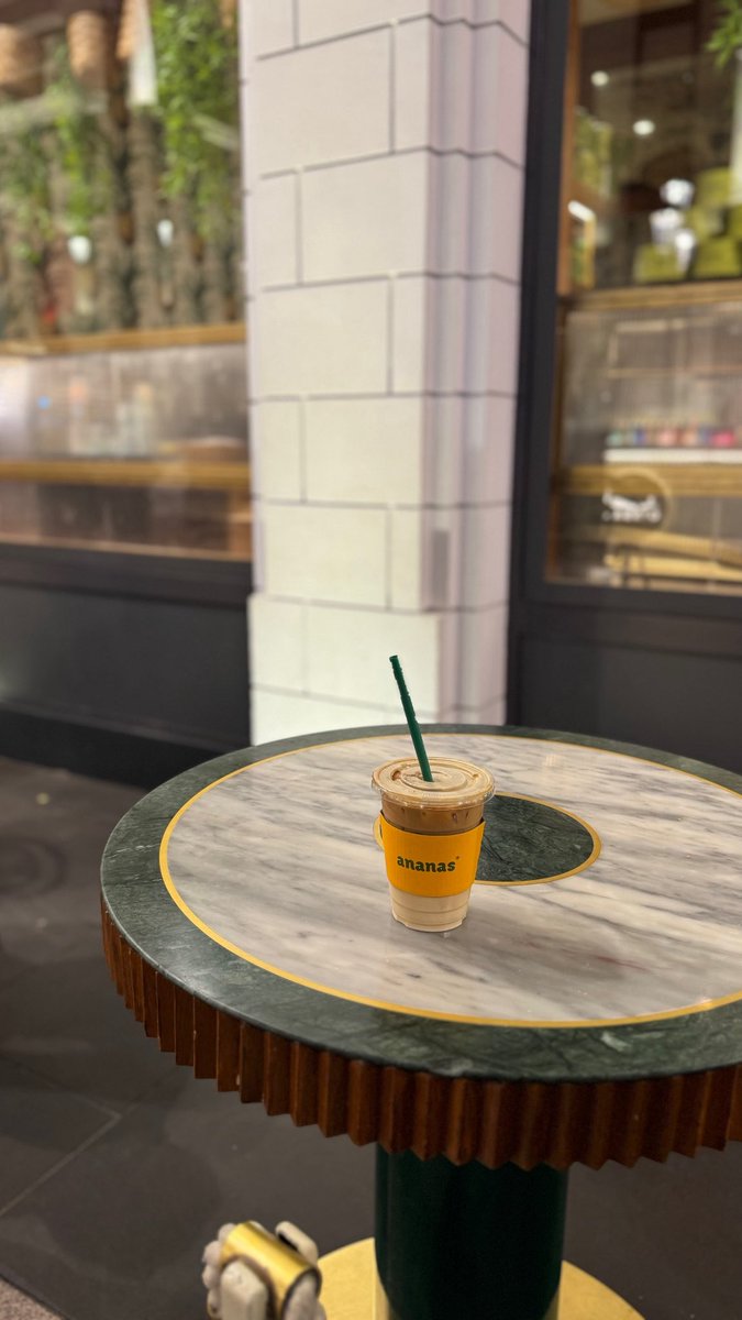 2lorm's tweet image. أسلم يا أحلى وأغلى الناس وأجملها
سولف يا صوتٍ يموتني ويحييني 

عطني علومك وطوّلها وفصّلها
وترحبّ أذني وقلبي وايدي وعيني