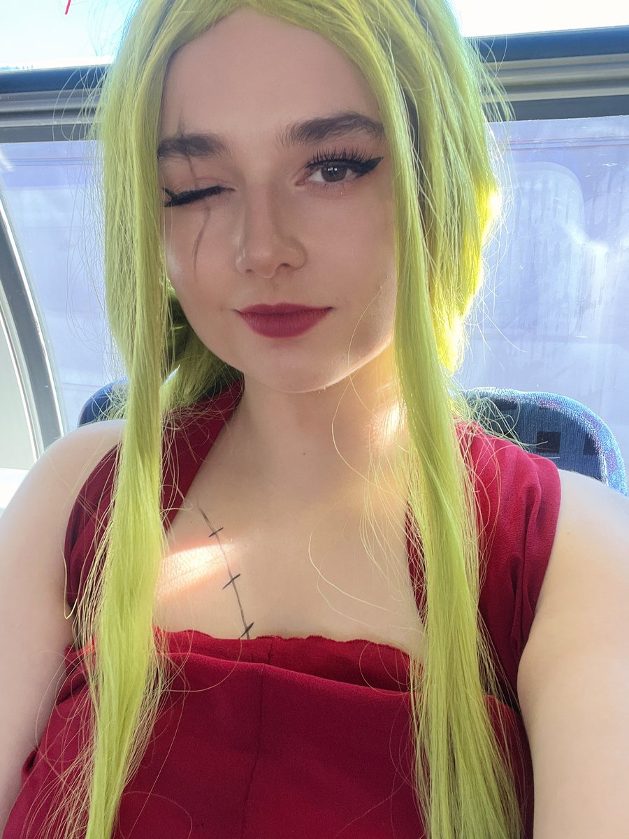 _ryuoka_'s tweet image. Throwback to my #Zorocosplay from last’s year #fantasybasel 🥰 Kinda wanna cosplay a female version of his egghead outfit 🤔 #onepiece #onepiececosplay #cosplay #genderbendcosplay