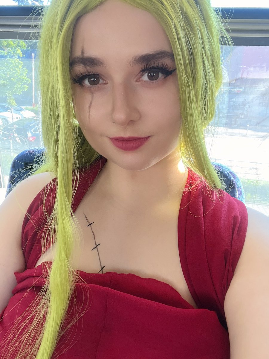 _ryuoka_'s tweet image. Throwback to my #Zorocosplay from last’s year #fantasybasel 🥰 Kinda wanna cosplay a female version of his egghead outfit 🤔 #onepiece #onepiececosplay #cosplay #genderbendcosplay