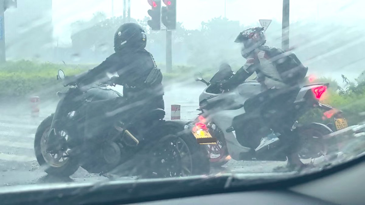 去淋一场青春的雨。
#南宁 #巡航