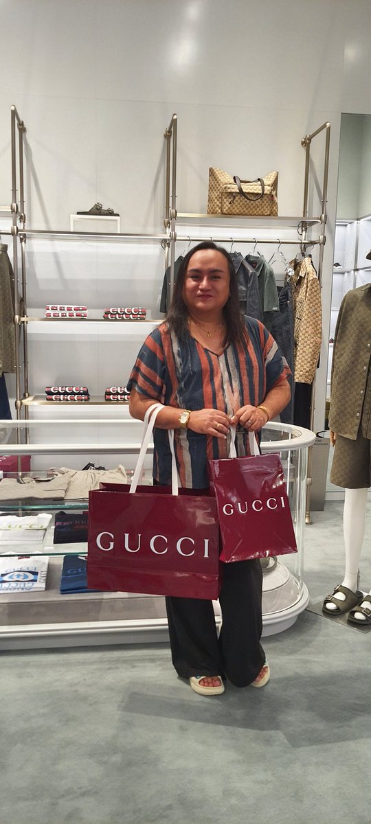 IamHappyAro's tweet photo. Gucci gang!❤️ https://t.co/n0snEE8lOo