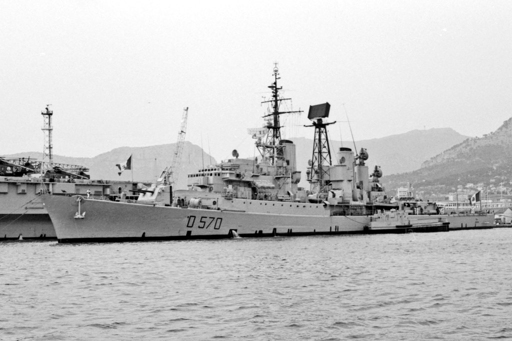 Destroyers

DDG #ITSImpavido D570 (1963-1992)
Impavido Class

📷 1988 #Toulon <a href="/BertrandMagueur/">L'ivre de marine (compte perso Bertrand Magueur)</a> 

<a href="/ItalianNavy/">Marina Militare</a> 🇮🇹