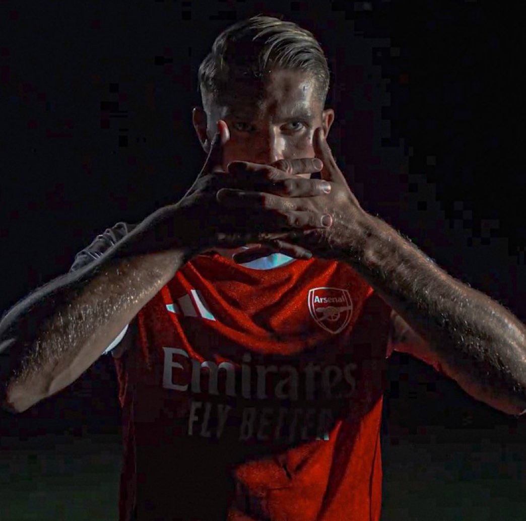 djbristo's tweet photo. That was an Introduction, Wait for the Wedding day🤭😂
We must marry you 😁
#MANUARSE 
@Arsenal ❤️🥰 https://t.co/0B2AV4Y1CW