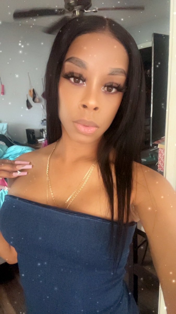 PhatPussyBiiih's tweet image. Going to the game, going to the game 🏀 #TheBig3