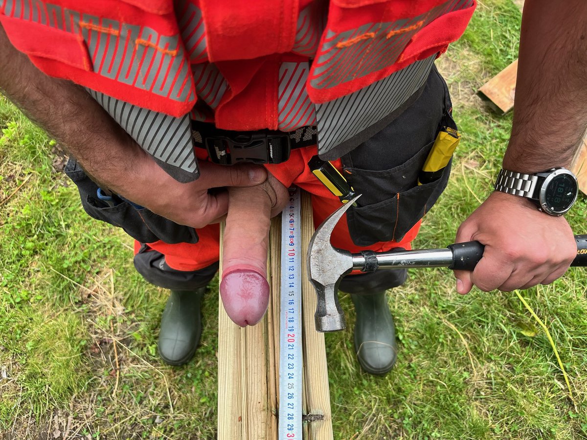 Our 300th follower wished to see the latest picture with some cock.. We enhanced it also with some HH hiviz work gear and Dunlop fieldpros. I hope you enjoy it 🥰