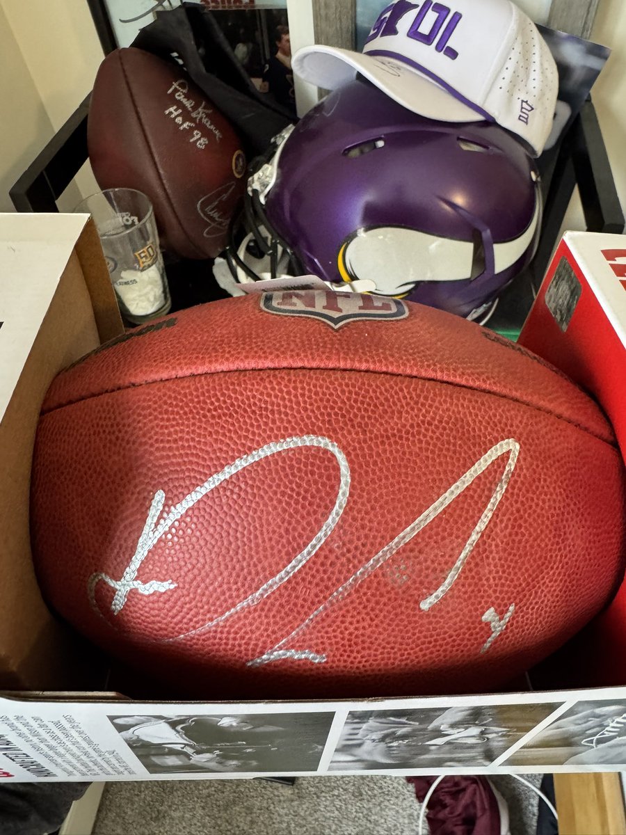 Thomas Sullivan (@yfz84) on Twitter photo Vikings Giveaway!! I’m giving away this <a href="/dalvincook/">Dalvin “4️⃣” Cook</a> signed football to someone that correctly predicts the Vikings first Touchdown of the 2025season!
1. Must like and RT this post.
2. Must be following me so I can DM you if you win.
3. More detailed answers are better! Vikings Giveaway!! I’m giving away this <a href="/dalvincook/">Dalvin “4️⃣” Cook</a> signed football to someone that correctly predicts the Vikings first Touchdown of the 2025season!
1. Must like and RT this post.
2. Must be following me so I can DM you if you win.
3. More detailed answers are better!
