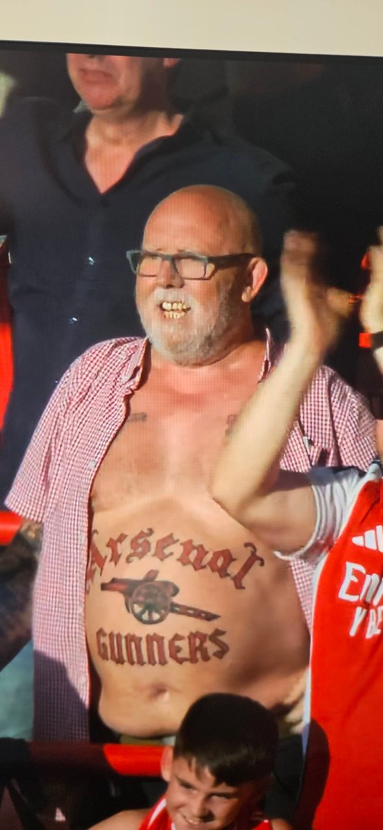 Go on @GoonerHillsy and come on The <a href="/Arsenal/">Arsenal</a> !!! 👏🏻