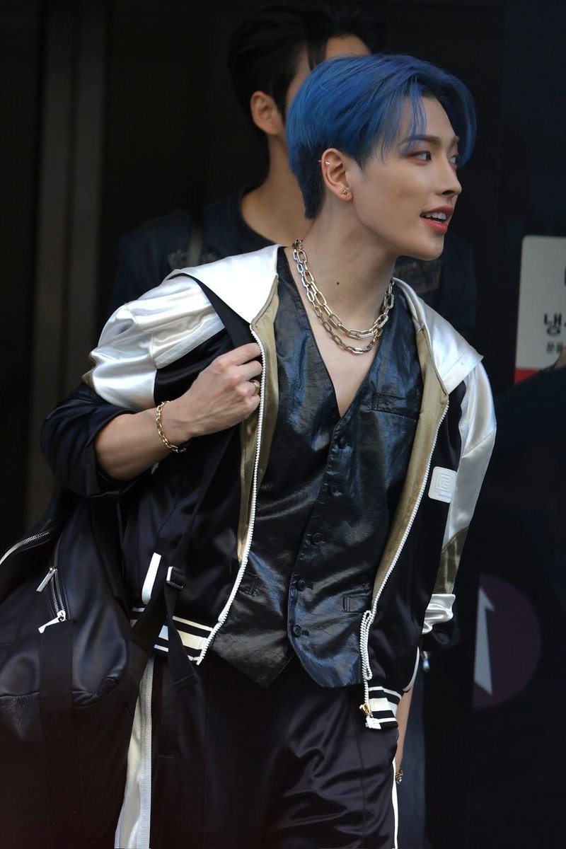 leebitlevi's tweet photo. got hongjoong <3

who’s older: him 
who’s taller: him 
who’s shy: me
who’s funnier: him
who’s sensitive: both?
who’s annoying: me 
who’s caring: both 
who’s flirty: i‘d say him i cannot flirt for life

reply for an idol!! :D https://t.co/tiPNsFIjN3