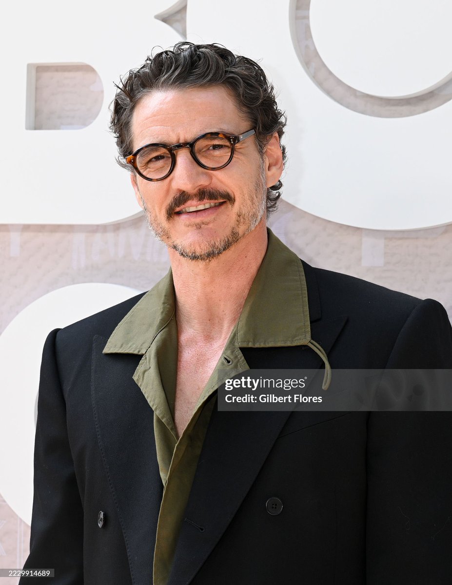 THREAD: Pedro Pascal attends "The Last of Us" Press Line at HBO Max Nominee Celebration Day. 

All photos via Getty Images. (1/?)