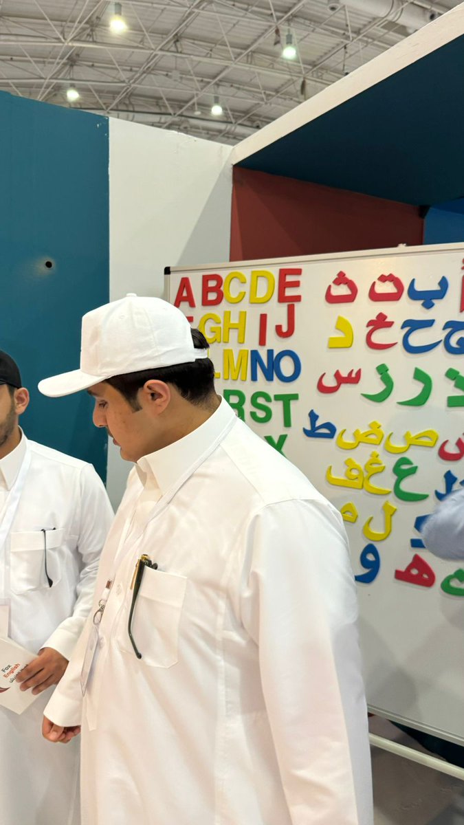 FoxEnglishSa's tweet photo. نرحب بكم في #فوكز_إنغليش باليوم الأول من معرض #العودة_للدراسة في البوث رقم (G3) لنساعد في #تعلم_الإنجليزية بالعربية بسهولة وسرعة خلال 7 دروس فقط!
 زورونا وتعرفوا أكثر على طريقتنا لتعلم الإنجليزية (إقرأ أولاً وتحدث ثانياً)، واستفيدوا من عروضنا الخاصة.
#عوده_المعلمين_والمعلمات https://t.co/eLNPX5c3Cx
