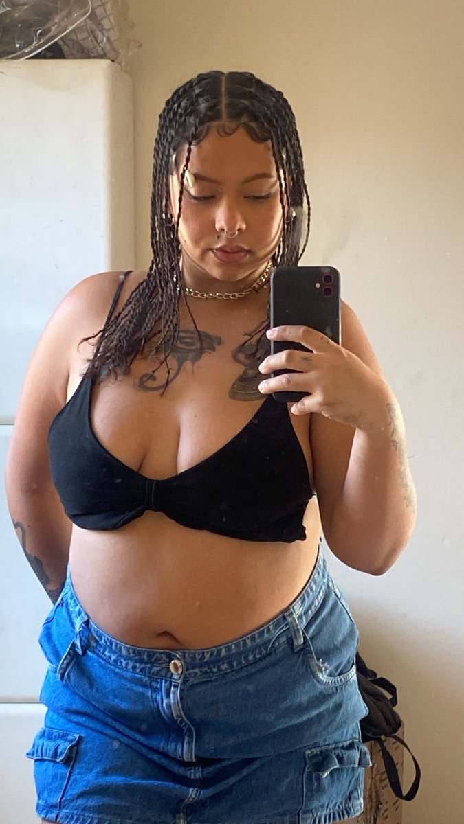 p3riculoz4's tweet photo. Basic bitch, u never be like me 💋🖕🏽 https://t.co/GCoEBcmzxW