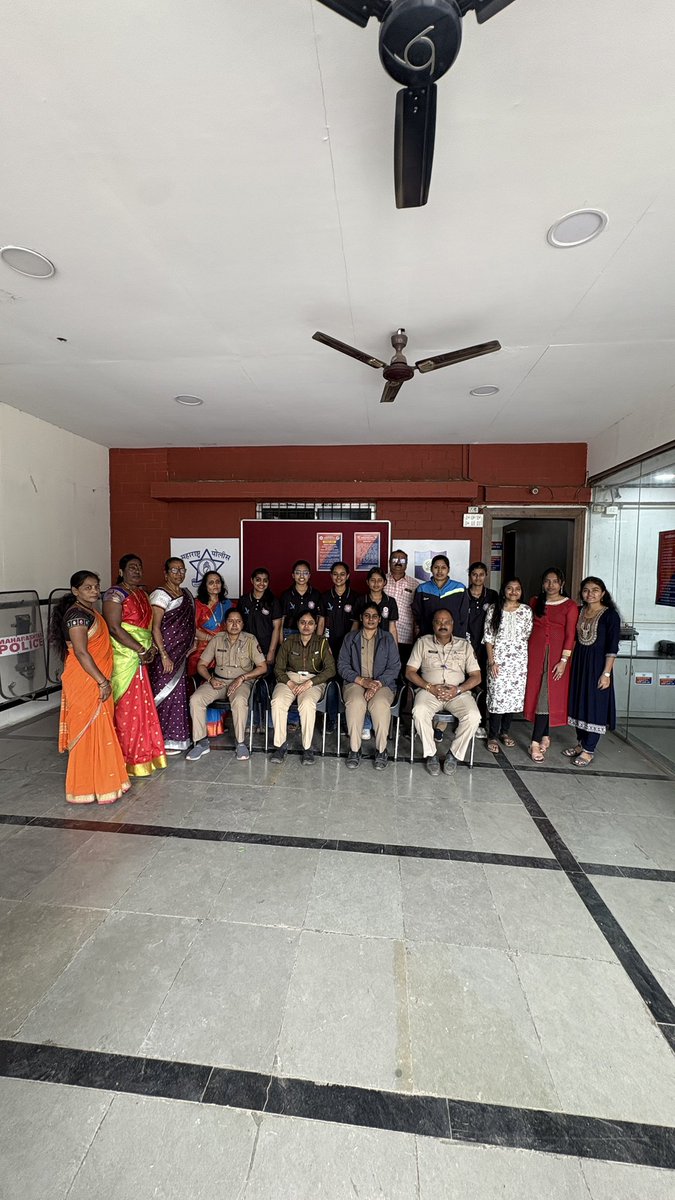 NSS_VIIT_PUNE's tweet photo. @NSS_VIIT_PUNE National Service Scheme ,team of Vishwakarma Institute of Information Technology celebrated Rakhi with Khaki by tying rakhis to the dedicated police personnel of Pune. The event symbolized gratitude and respect towards the police force. https://t.co/aF5eEfij8H