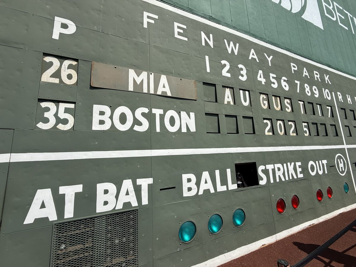 HAnderson_9's tweet photo. Fenway Park
Marlins vs Red Sox #GameFour https://t.co/UDqtDmBpoB