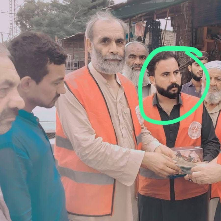 ورسک روڈ پشاور پر فائرنگ
سیلاب زدگان کی امداد کیلئے چند اکٹھا کرنیوالا ایک خدائی خدمت گار جاں بحق جبکہ دو زخمی ہوگئے