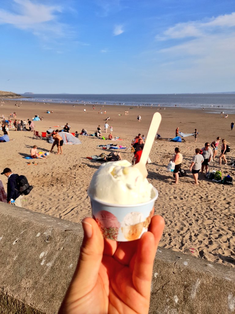 #Barrybados walk to finish off the day. Lemon cheesecake gelato hit the spot 👌🏼☀️😎🍦🤤