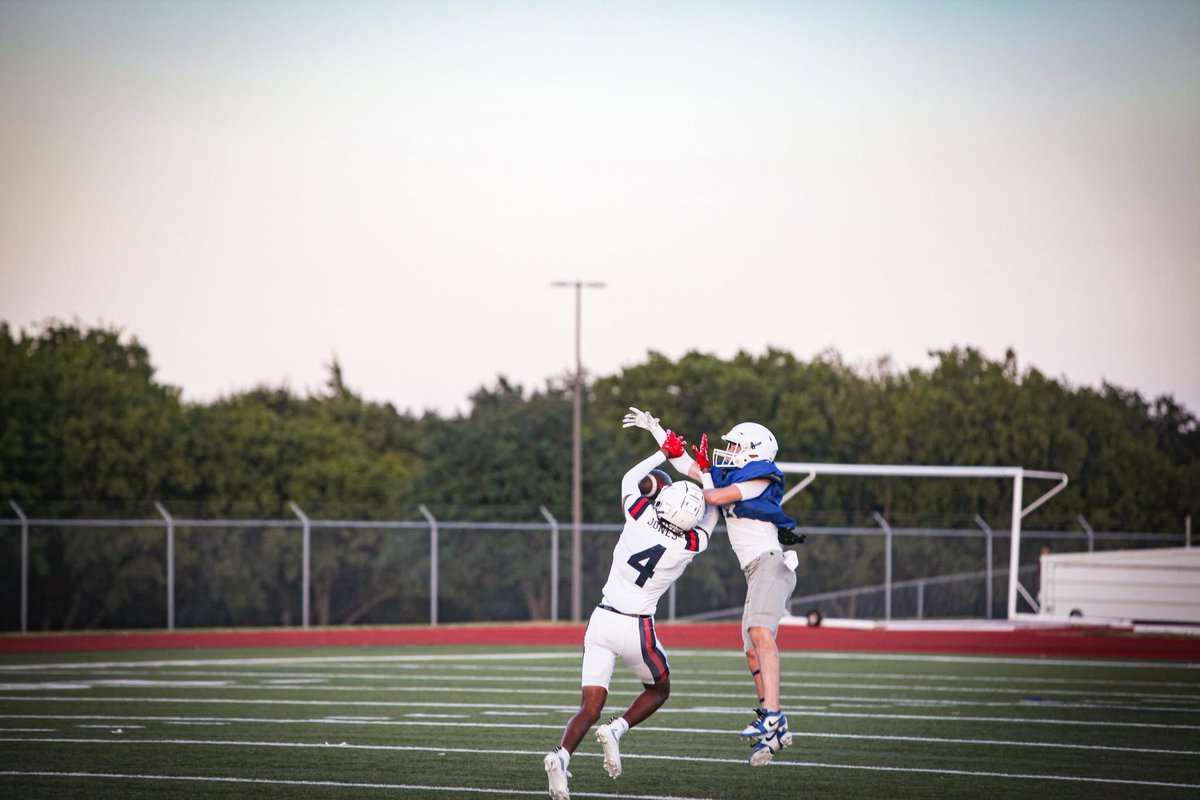 evanmatt23's tweet image. Loved competing with my teammates in our first scrimmage v state ranked Richland. 
Can’t wait until our season opener v Little Elm! 
@CoachHarbert @coachddsmith 
@FHSRACCOONFB 

@TopPreps @TXTopTalent @On3Recruiting @FNStandouts @FriscoFB @mill2829 @5StarScouting @TXRecruits…
