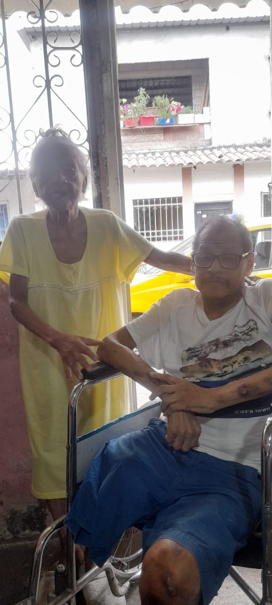 abel0912's tweet photo. MI ULTIMA FOTO CON MI MADRE FELICITA  DONDE ESTE ME ELLA  ESTARA CUIDANDO Y QUE DIOS LA TENGA EN  ALGUN  LUGAR MUY ESPECIAL .

POR SIEMPRE MADRE..... https://t.co/xNOWA7aekA