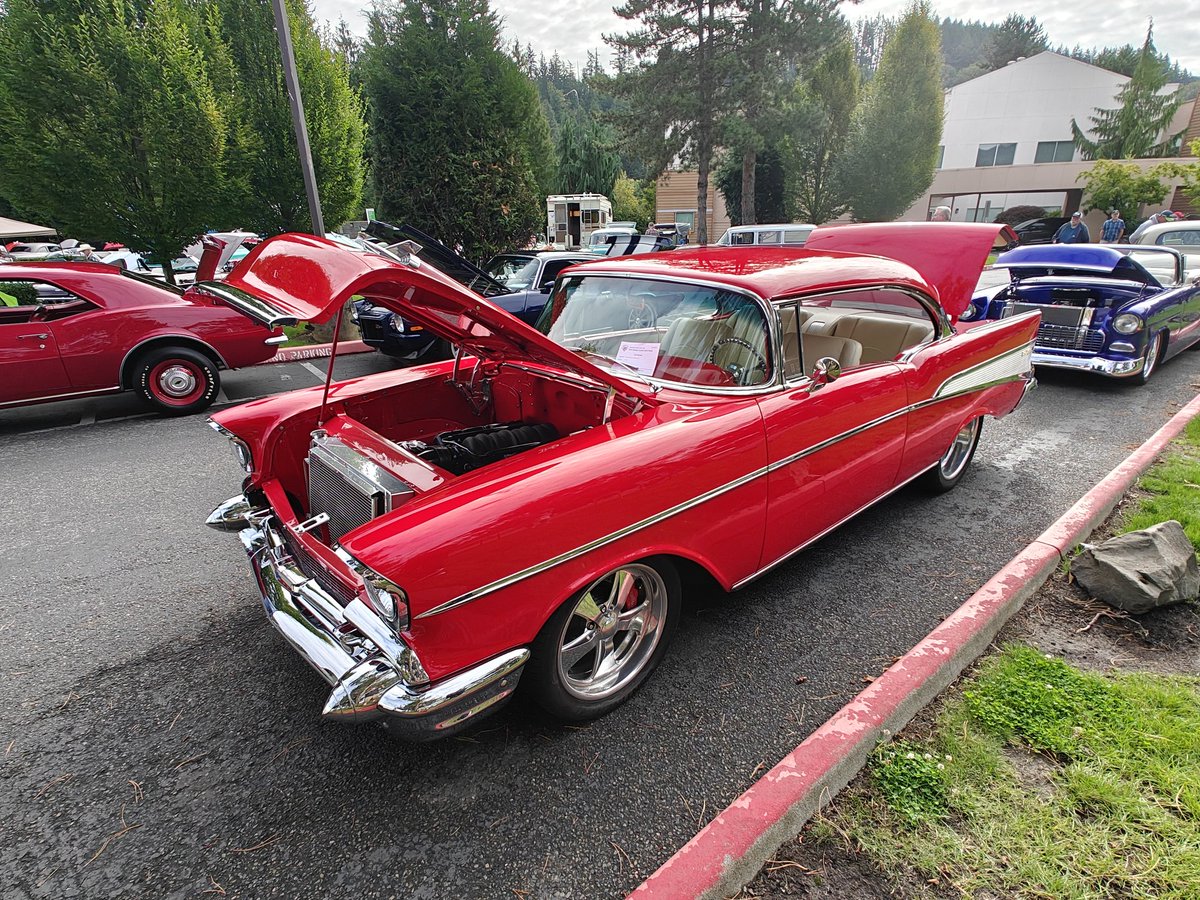 NWChevyClub's tweet photo. Great start to the morning down here at Burgermaster of Issaquah. #NWCCC #ChevyCarShow https://t.co/1Gc8wYuQwE