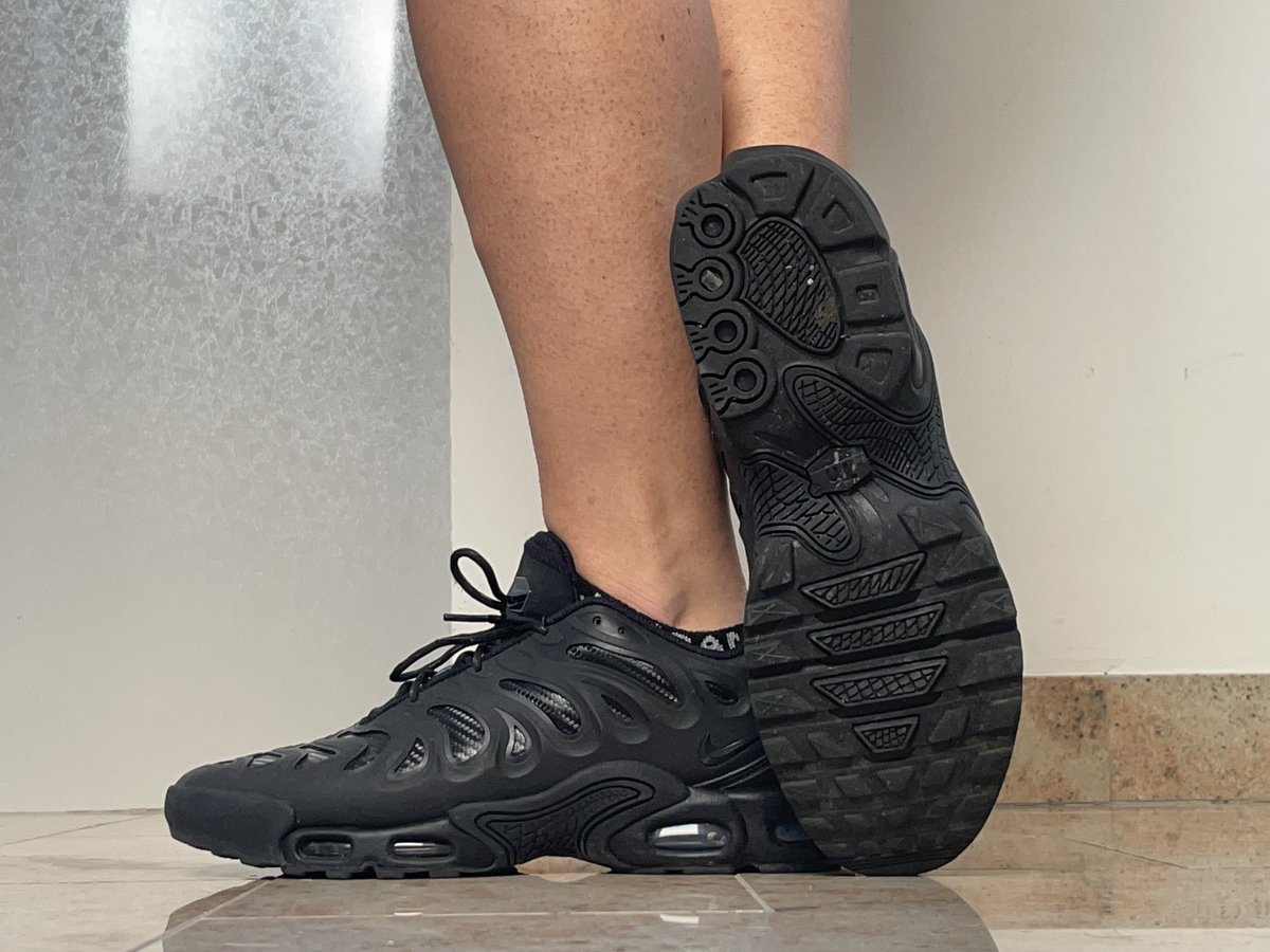 I’ll use my Nikes to pump your cock until you shoot your load!😈😈😈