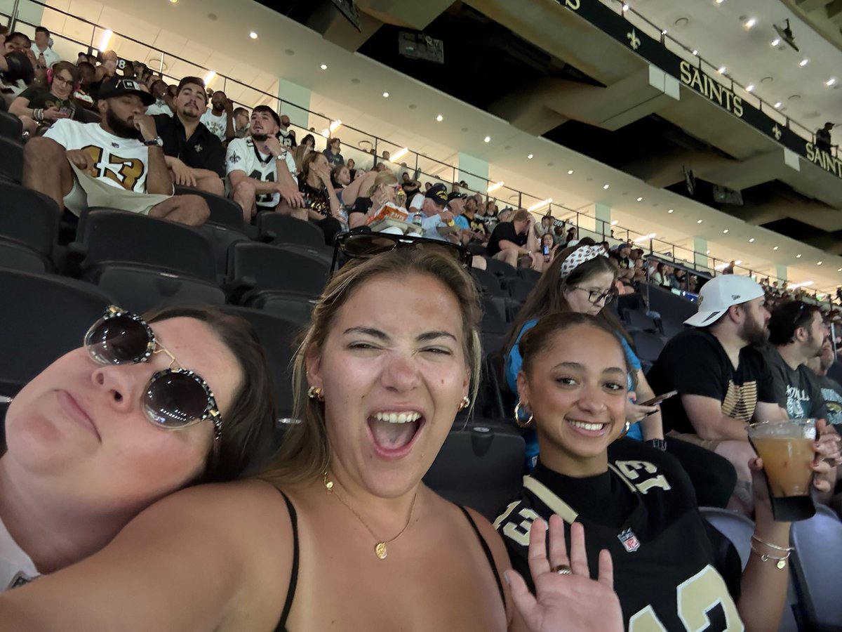 kateheid's tweet photo. #Saints #SaintsGameday #WhoDat #ILoveSaints #SundayFunday #SaintsSunday #Football https://t.co/LWFEYZgBIc