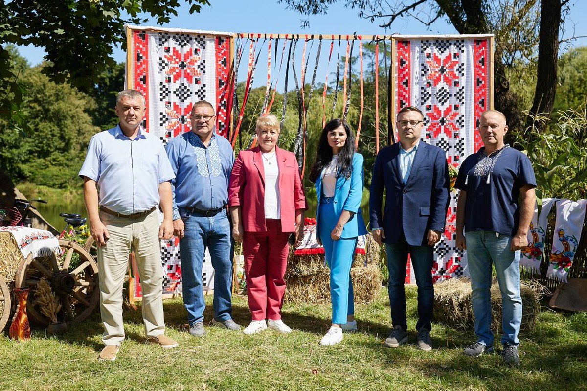 🇺🇦Червоненська громада, яка стала однією з перших на Житомирщині, відзначила своє 10-річчя! 

Мав честь бути присутнім на цьому святі та привітати мешканців. Вражений розвитком громади й гостинністю людей. Попереду – ще більше перемог і добрих справ! 

facebook.com/share/1J6yrMK4…