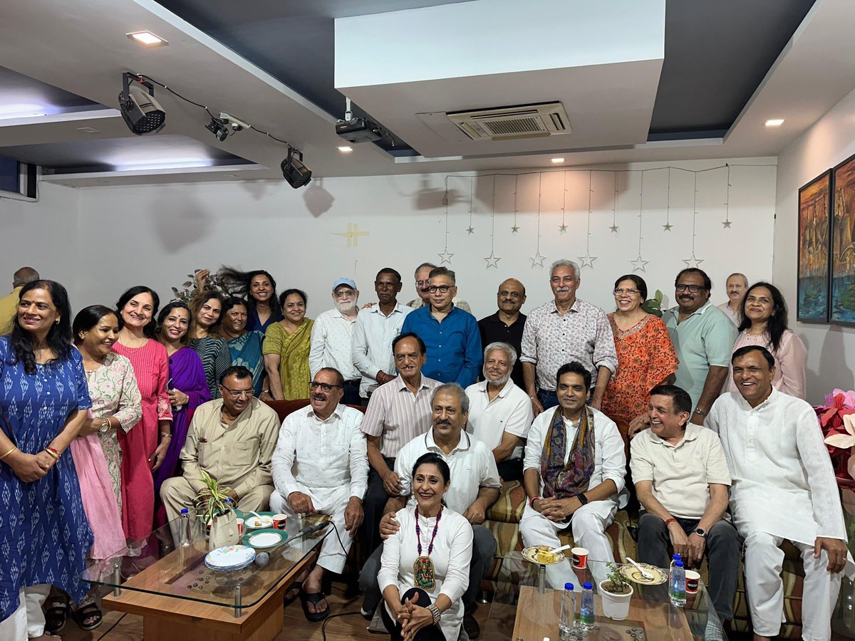 PankajSinghBJP's tweet photo. जन-संवाद कार्यक्रम के अंतर्गत आज सेक्टर-44 में स्थानीय निवासियों के साथ संवाद किया। https://t.co/ASlm6WNeAL