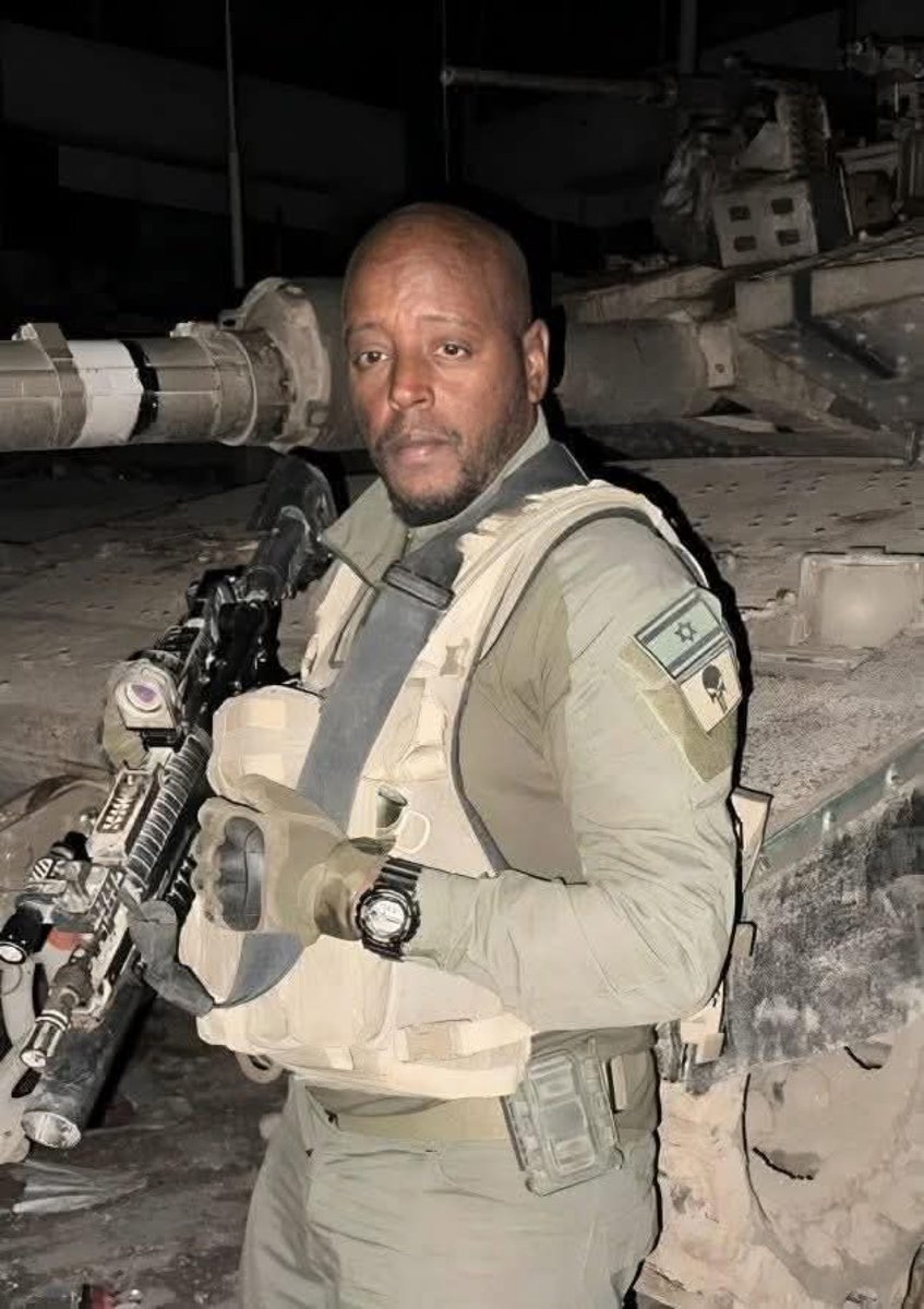 Koobaad's tweet photo. Jama Farmajo originally of somali origin from Gedo in the Jubaland region of Somalia, was confirmed to have died in Gaza during clashes with Hamas. He died for the Israelis.

Jama like many Darood lived in Somalia and Ethiopia. He used Ethiopian passport to enlist. Typical Darood https://t.co/TWtIU0VJgB