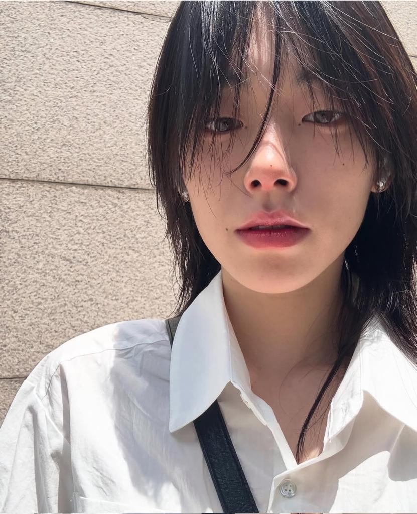 i knew the actress in the cout to love mv looked familiar to me 😭 she acted in the Korean version of skam "fragile" and her name is kwon hee-song 🫶