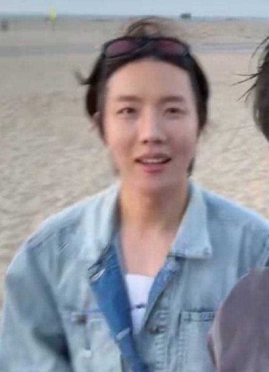poucos falam de quando o hoseok é bonito PRA CARALHO