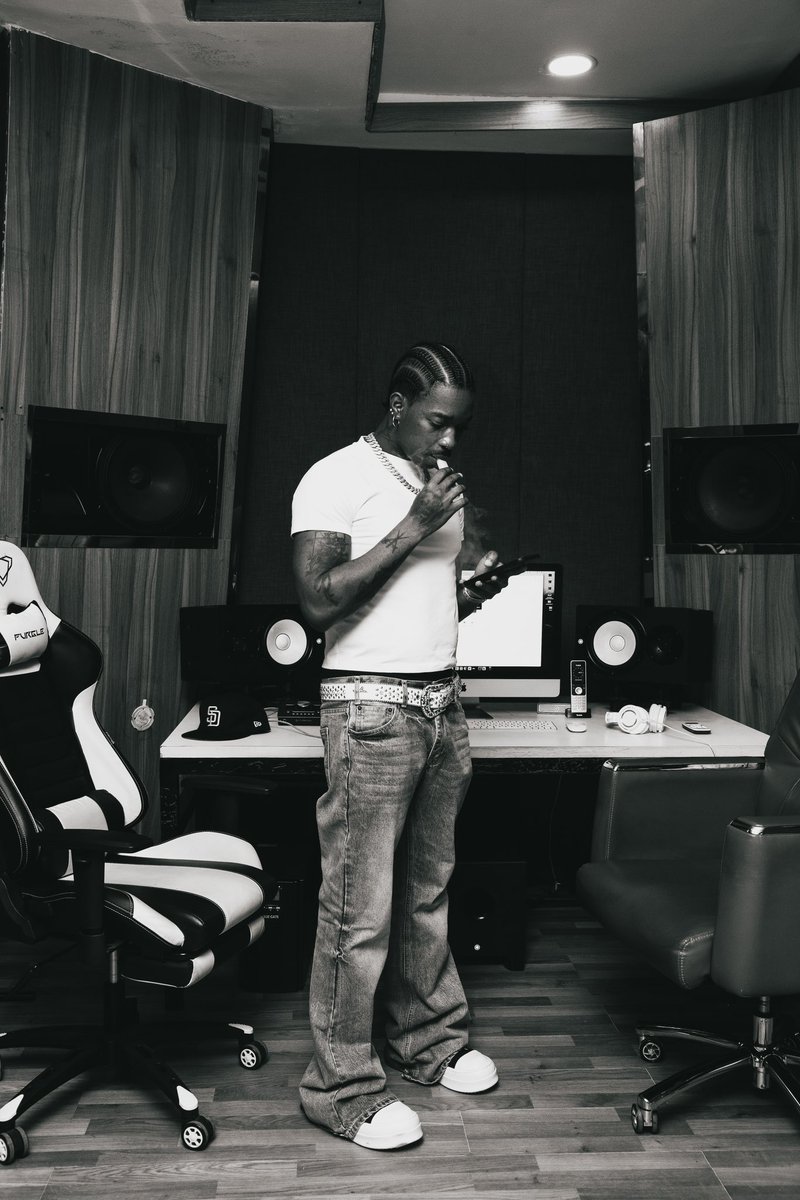 Iam_Magixx's tweet photo. The world will sing my tune.. https://t.co/4IakUHMb2P