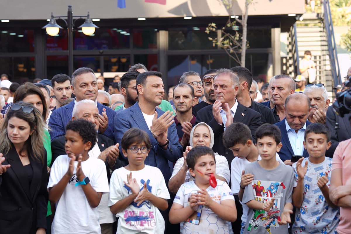 inanguney's tweet photo. Çok emek verdiğim Baruthane Yaşam Vadisi'nin açılışına katılmayı çok isterdim.

İkinci etabını tamamlayıp yeniden işlevlendirdiğimiz, donatılar ile çok amaçlı hale getirdiğimiz bu alanda komşularımın çok güzel anılar biriktireceğine eminim.

Arkadaşlarım, açılışı ertelemeyi teklif etti, ancak Beyoğlu halkına söz verdiğimiz gibi, bugün açılmasını istedim.

Piyalepaşa Mahallemizde, özellikle kadınların ve çocukların, güvenle kullanabileceği yeşil alan taleplerini sağlamış olmaktan dolayı mutluyum. 

Yokluğumu aratmayan, Beyoğlu'na hizmeti aksatmayan tüm çalışma arkadaşlarıma, açılışımızı şereflendiren tüm komşularımıza teşekkür ederim.