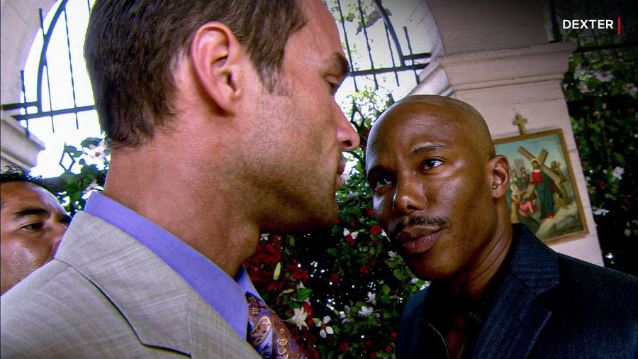 شكلي وانا اشوفك كل شوي تدخل بحساب جديد عشان تكمل مسلسلك بنتفليكس