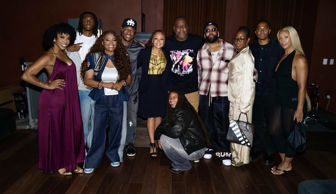 Blue Note LA nights 💫

Pull up this Tuesday &amp; Wednesday (8/19 + 8/20) for 2 nights / 4 shows of #ComeAsYouAre with <a href="/terracemartin/">Terrace Martin</a> &amp; me. Shows at 7pm &amp; 9:30pm both nights. See you there ✌🏽

🎟️: @bluenotela.com