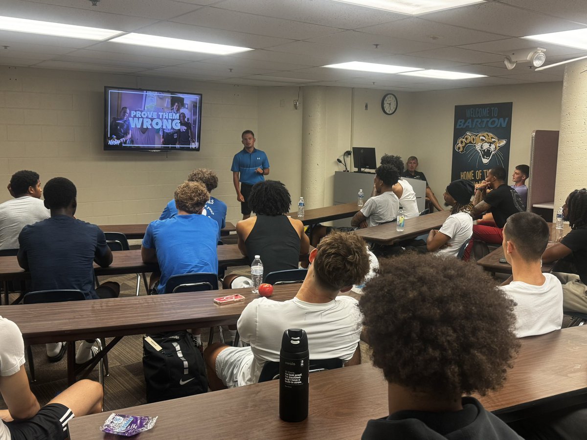 BartonHoops's tweet photo. A special thank you to Nash Lindberg @nnlindberg for taking the time to speak with our Barton men’s basketball team at today’s meeting. Your words were truly inspiring and extremely powerful! We were very blessed to hear your message!💙🏀💛 https://t.co/XBP0kcCxk3