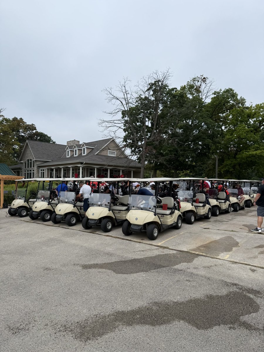 Big thank you to our Football booster club for putting on our annual golf outing! ⛳️🏌️

Thank you to the alumni, community, former coaches for coming out and supporting our program! 

#H2K #PunchTheClock #RocketPride