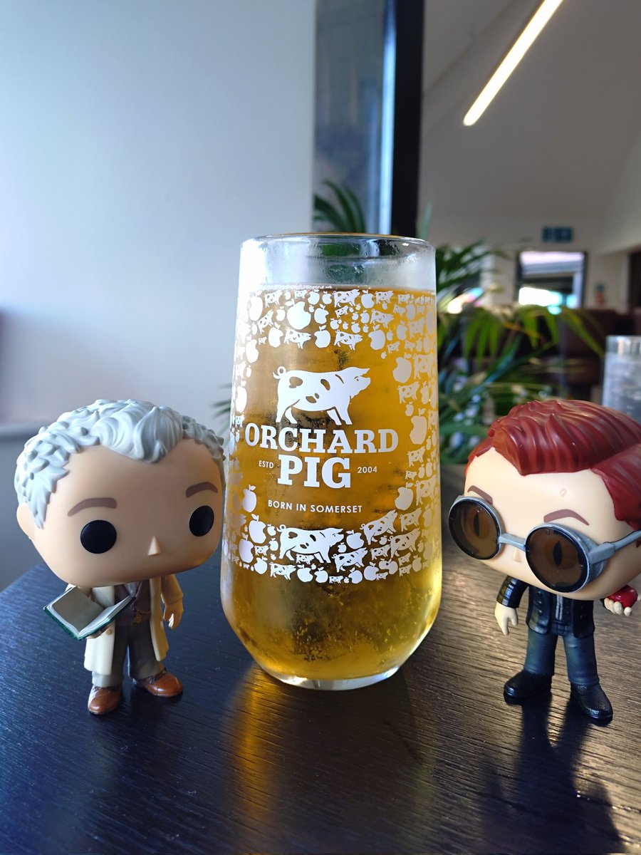mosie_v's tweet photo. End of con refreshment! #TIC6 #GoodOmens
#FunWithFunkos https://t.co/clRHjgWmlm