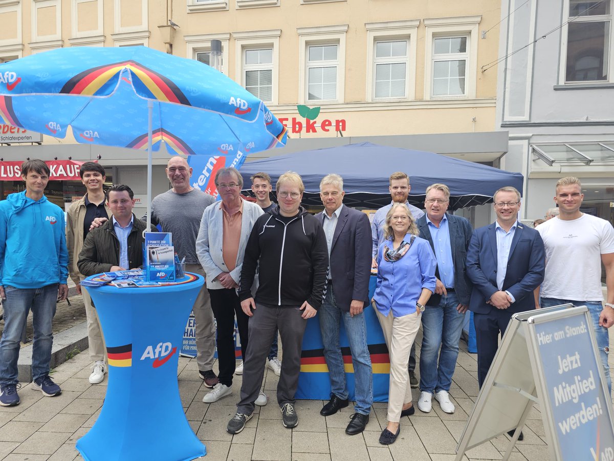 afdowl's tweet photo. Richtig viel los war bei unseren Ständen am Samstag in Minden, Bad Oeynhausen, Porta Westfalica, Espelkamp, Preußisch Oldendorf und Hille. Ein besonderes Highlight war dieses Mal die Tour der Abgeordneten des Bezirks OWL. Am 14.09.2025 mit allen Stimmen AfD wählen! #afd #owl https://t.co/M09tY5zzgC
