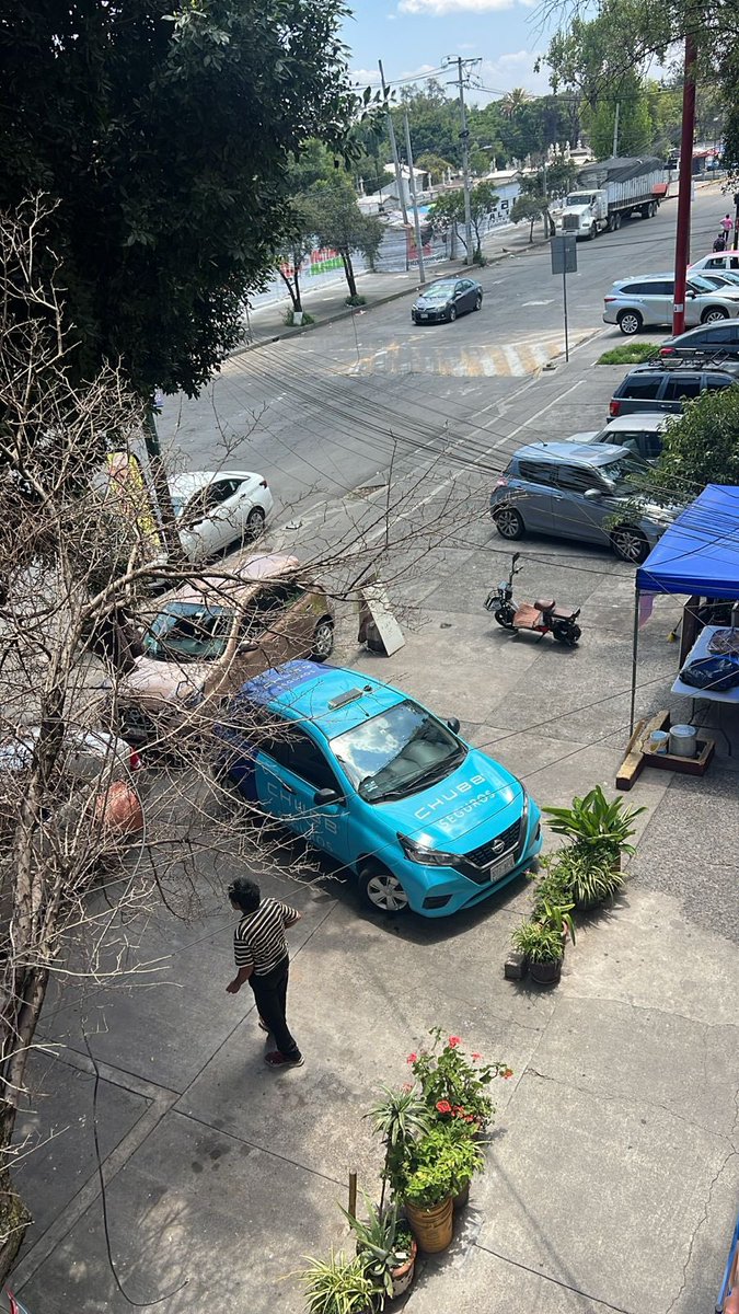CamileraSweet's tweet photo. Solicito el apoyo ya que se bloquea el estacionamiento por negocio, no dejan estacionar por obstruir los cajones de estacionamiento en calzada san Bartolomé Naucalpan 86, Miguel Hidalgo. @AlcaldiaMHmx @OVIALCDMX @BlindarMH https://t.co/OlumF4x4gP