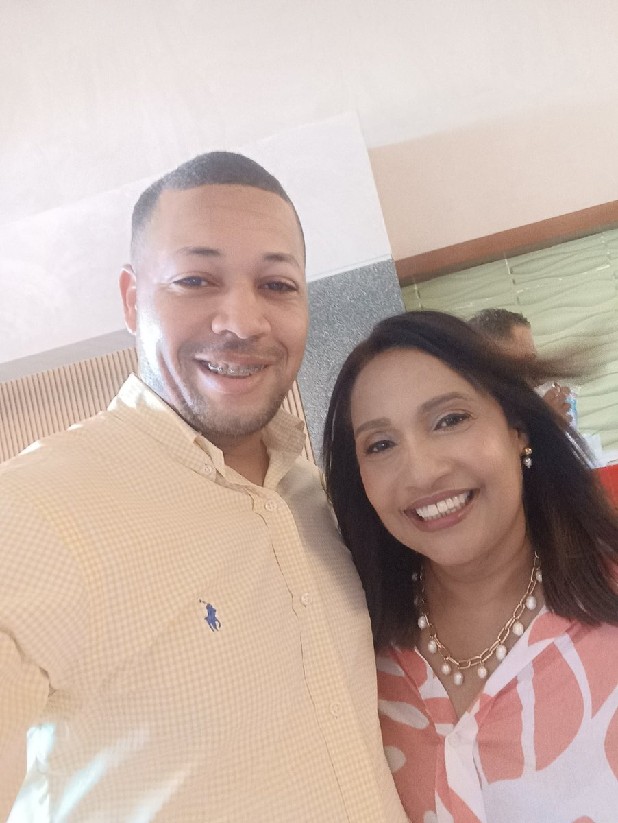 En el marco de la asamblea de Valverde recordando momentos y haciendo contraste. Hace más de una década de los talleres "Yo Confío en Danilo".

La Dra. Angela Pozo cada vez más joven.

#Repost #PLD #Valverde #DaniloMedina #Domingo 

<a href="/AmigosPLD/">Amigos PLD</a> <a href="/serviralpartido/">Servir al Partido</a> <a href="/ElPeledeistard/">El Peledeista</a>