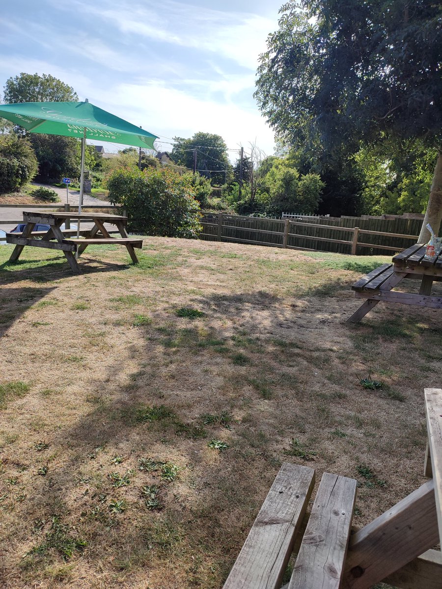 Another sunny weekend in #theVale hope you got to enjoy it ☀️
Join me tomorrow afternoon for #valedrive from 4 with the latest on the roads and the rails, Teatime Trivia, Get Home Anthems and the Teatime Topical Track 🙂 <a href="/BRORADIO/">Bro Radio</a>