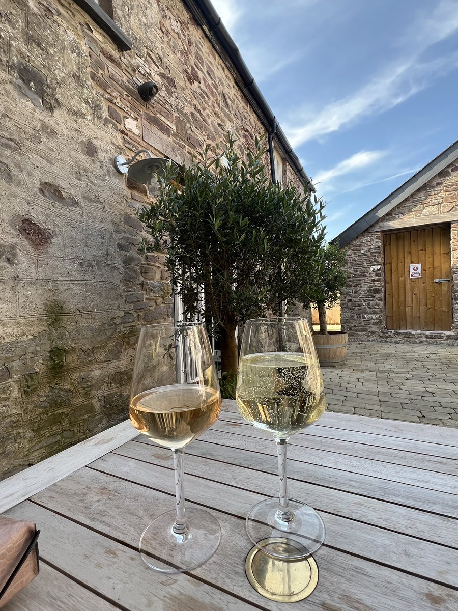 1315 #nhs1000miles walked so far this year .. not much hwyl lately .. but we enjoyed a wander around Laugharne in the sun today .. hope you’ve all had a chance to enjoy the weather .. pics of Dylan Thomas’ boathouse &amp; writing shed 👇🏼 found time  for a refreshment too 😉🍷