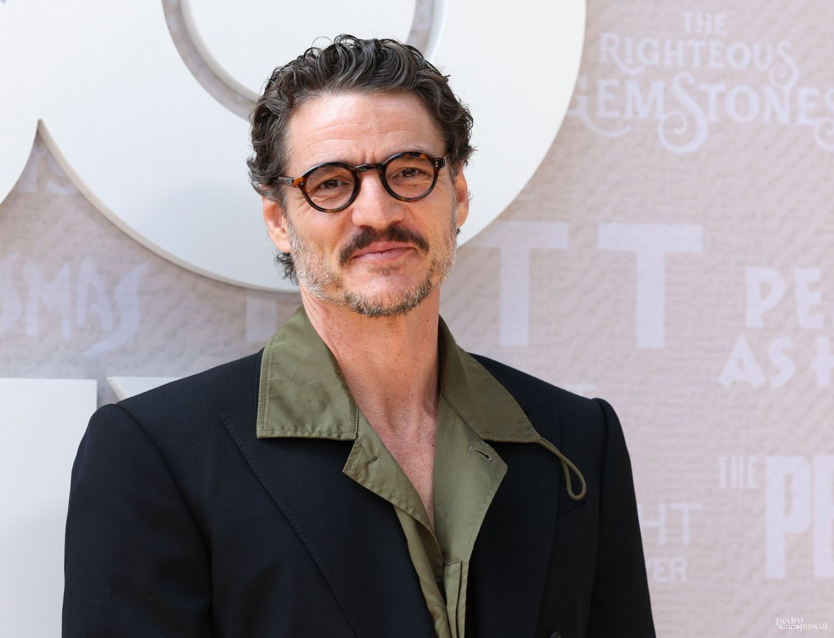 Pedro Pascal Photos tweet media