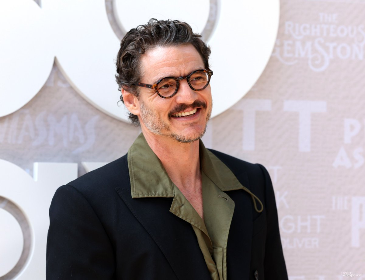 Pedro Pascal Photos tweet media