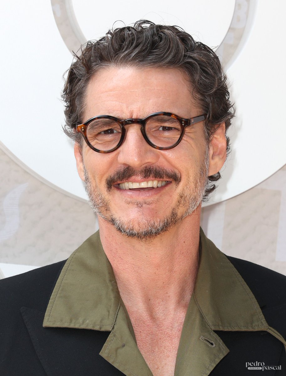 Pedro Pascal Photos tweet media