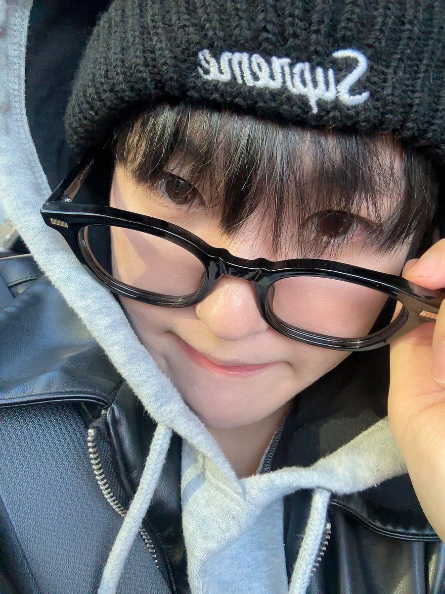 plsbemystar's tweet photo. new glasses who this? 🐶👓

#KingmeSelcaDay #KingmakerSelcaDay  #THEKINGDOM #더킹덤  #루이 https://t.co/0Xlmbw1x0b